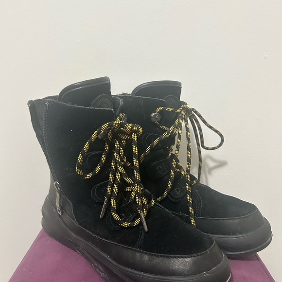 Pajar Stylish Black Women's winter Boots - Picture 1 of 8